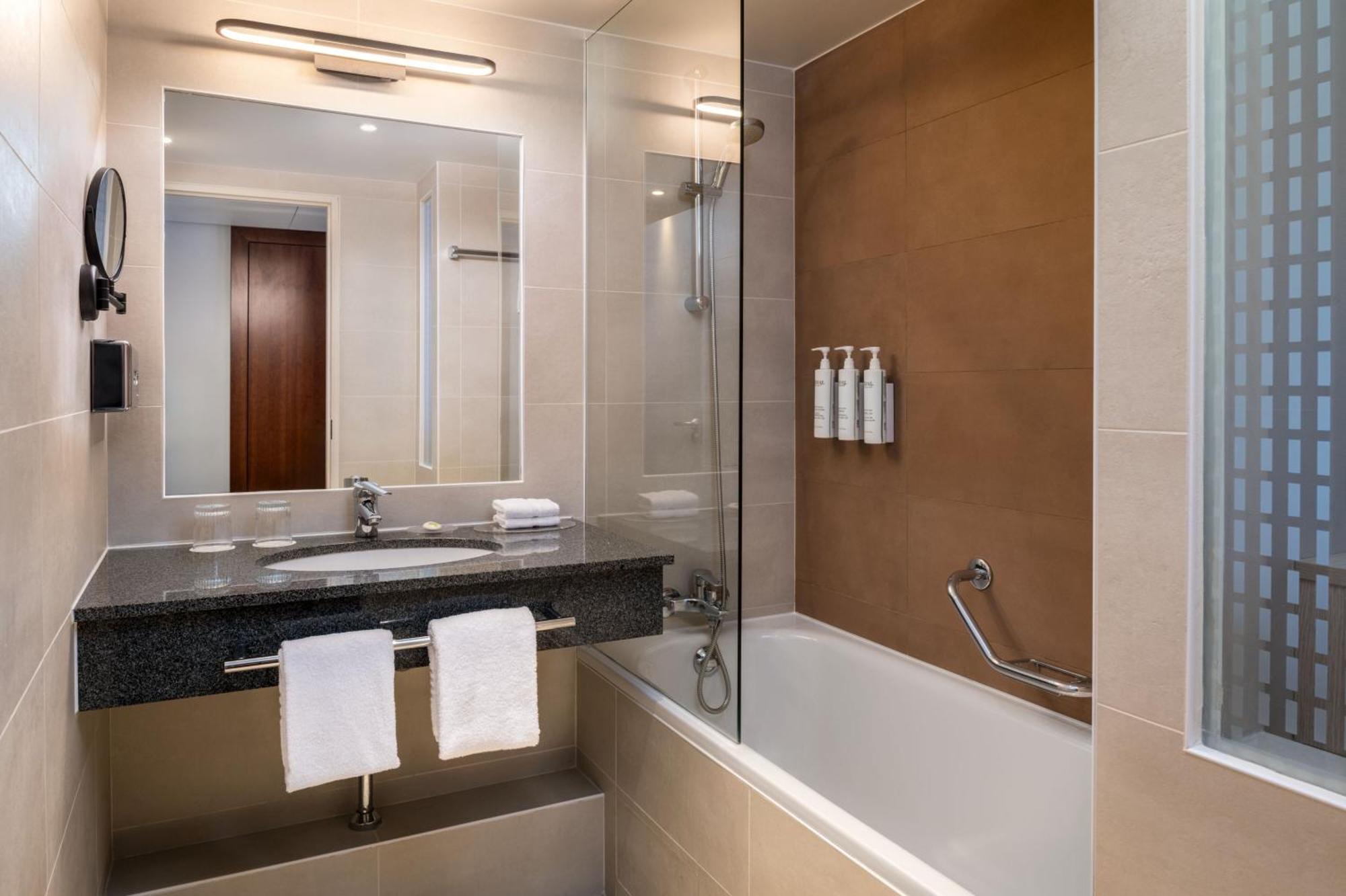 Courtyard By Marriott Paris La Defense West - Colombes Hotel Bois-Colombes Екстериор снимка