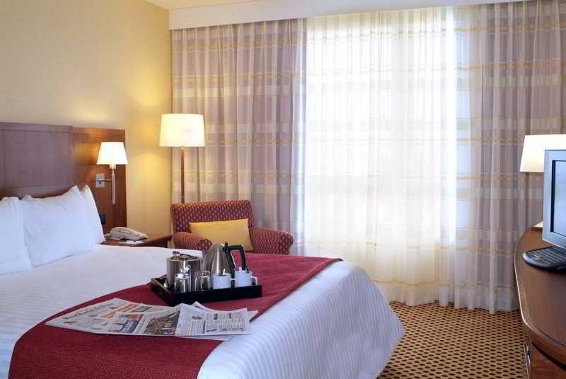 Courtyard By Marriott Paris La Defense West - Colombes Hotel Bois-Colombes Екстериор снимка