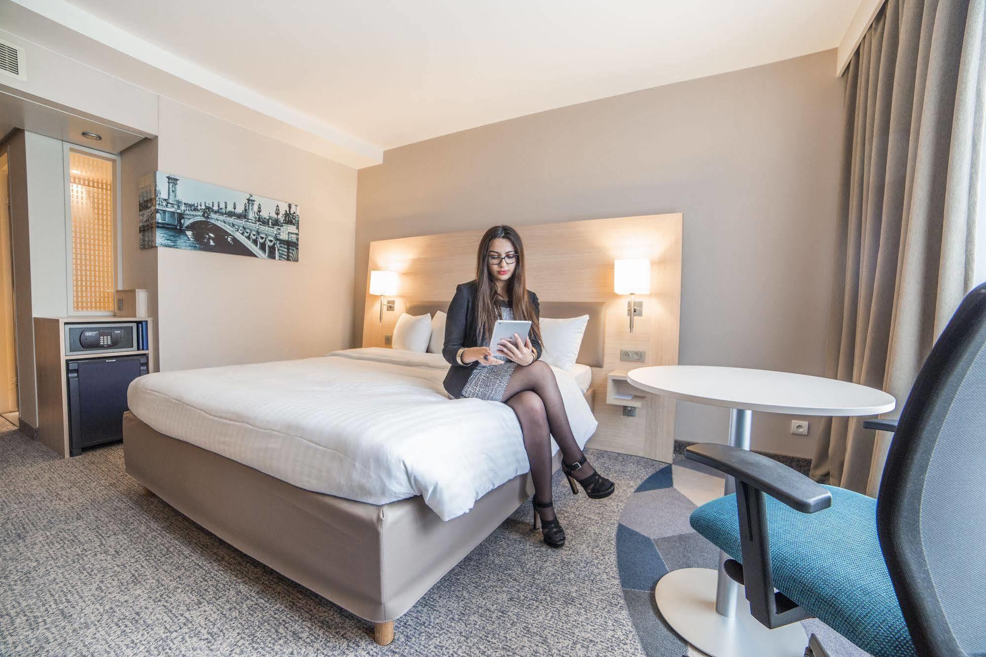 Courtyard By Marriott Paris La Defense West - Colombes Hotel Bois-Colombes Екстериор снимка